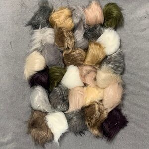 Faux Fur Pompoms in Soft Colors (30 pcs)